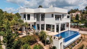 Villa en venta en Elviria, Marbella Este