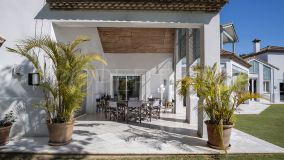 For sale villa with 7 bedrooms in Guadalmina Baja