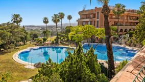 Impresionante Atico Duplex de 4 Dormitorios con Vistas Panoramicas al Mar y al Golf en Magna Marbella- Nueva Andalucía