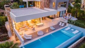 Impresionante Villa Moderna con Vistas Panorámicas al Mar y Piscina Privada en Nueva Andalucía-Marbella