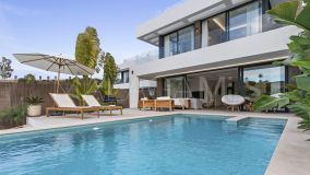 Villa en venta en La Resina Golf, Estepona Este