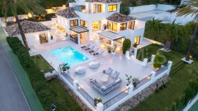 Villa for sale in Los Naranjos Hill Club, Nueva Andalucia