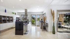 Villa en venta en El Paraiso, Estepona Este