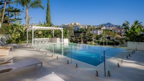 Villa for sale in El Herrojo, Benahavis