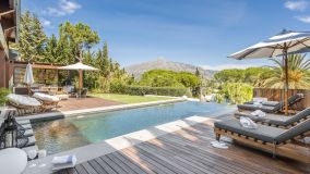 Villa for sale in Las Brisas, Nueva Andalucia