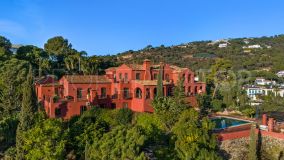Villa de estilo andaluz en venta en el corazón de El Madroñal, Behanavis