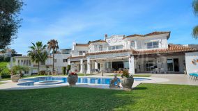 Villa for sale in Haza del Conde, Nueva Andalucia