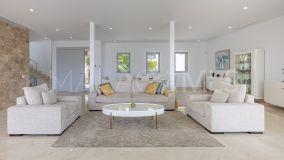 Villa for sale in Los Arqueros, Benahavis