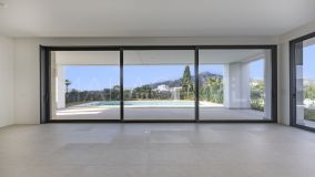 Villa for sale in Rio Real, Marbella East