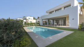 Villa for sale in Rio Real, Marbella East