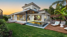 Villa for sale in Haza del Conde, Nueva Andalucia
