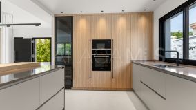 Villa for sale in Beach Side New Golden Mile, Estepona Öst