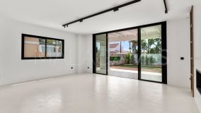 Villa for sale in Beach Side New Golden Mile, Estepona Öst