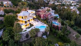 Villa for sale in El Herrojo, Benahavis