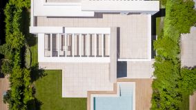 Villa for sale in El Paraiso, Estepona Est