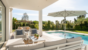 Villa for sale in Monte Halcones, Benahavis