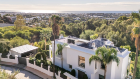 Villa for sale in Monte Halcones, Benahavis