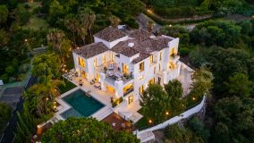 Villa for sale in El Herrojo, Benahavis