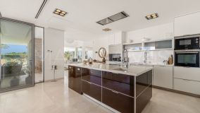 Villa for sale in La Cerquilla, Nueva Andalucia