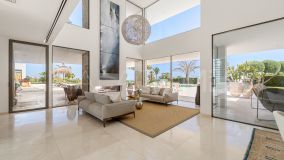 Villa for sale in La Cerquilla, Nueva Andalucia