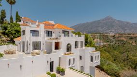 Villa for sale in Nueva Andalucia, Marbella