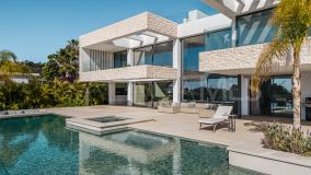 Villa for sale in La Alqueria, Benahavis