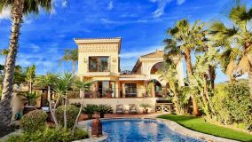 Villa for sale in Hacienda las Chapas, Marbella Öst