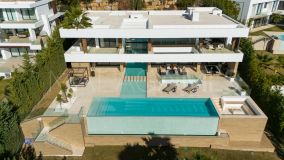 Villa for sale in La Alqueria, Benahavis