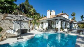Villa for sale in El Herrojo, Benahavis