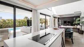 Villa for sale in Los Olivos, Nueva Andalucia