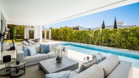 Villa for sale in Los Olivos, Nueva Andalucia