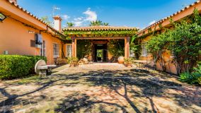 Villa for sale in Atalaya de Rio Verde, Nueva Andalucia