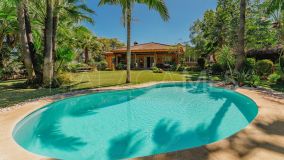 Villa for sale in Atalaya de Rio Verde, Nueva Andalucia