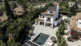 Villa for sale in Parcelas del Golf, Nueva Andalucia