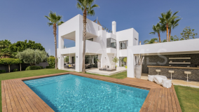 Villa for sale in Altos de Puente Romano, Marbella Golden Mile