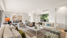 Villa en venta en Rocio de Nagüeles, Marbella Golden Mile