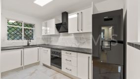 Markplanslägenhet for sale in Aloha Gardens, Nueva Andalucia