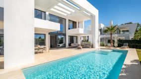 Villa en venta en El Paraiso, Estepona Este
