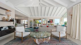 Villa for sale in Puerto del Almendro, Benahavis