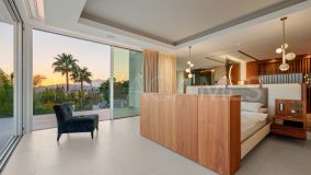 Villa for sale in Puerto del Almendro, Benahavis