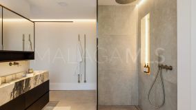 Villa for sale in Los Naranjos, Nueva Andalucia