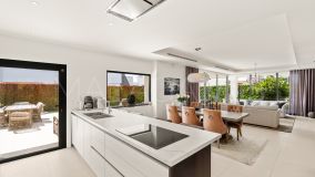 Villa for sale in San Pedro Playa, San Pedro de Alcantara