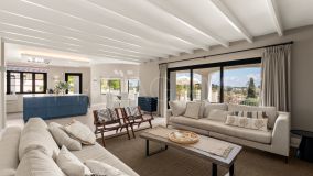 Villa for sale in Altos del Paraiso, Benahavis