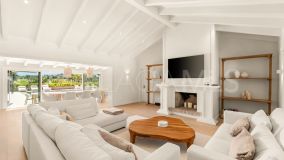 Villa for sale in Altos del Paraiso, Benahavis