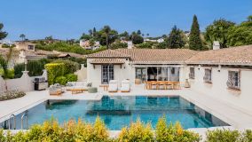 Villa for sale in Altos del Paraiso, Benahavis
