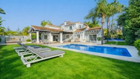Villa en venta en Los Naranjos Golf, Nueva Andalucia