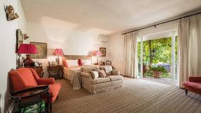 Villa for sale in Fuente del Espanto, Benahavis