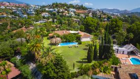 Villa for sale in Fuente del Espanto, Benahavis