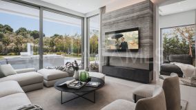 Villa for sale in El Paraiso, Estepona East