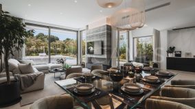 Villa for sale in El Paraiso, Estepona East